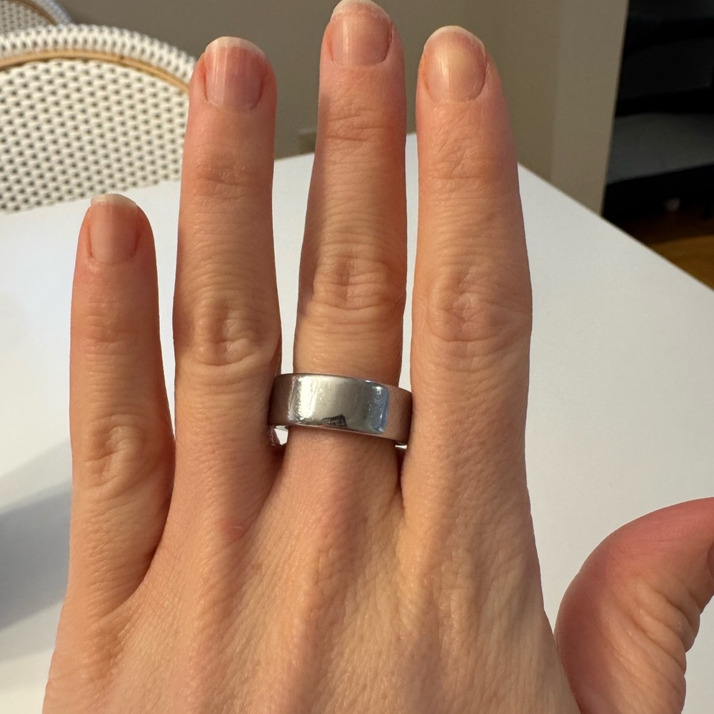 Oura Ring Gen 4 Size 7 Silver - Picture 3 of 4